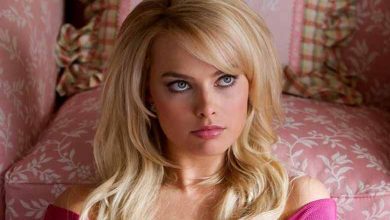Margot Robbie appears on the set of ‘Barbie’ for the first time