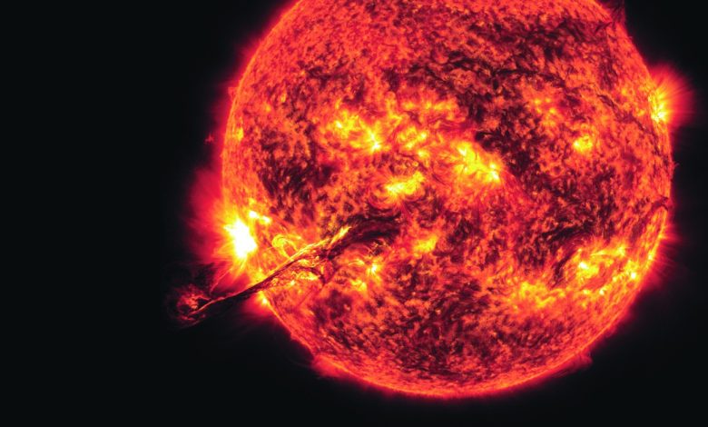 What is a solar storm, this astronomical phenomenon that occurred last night?