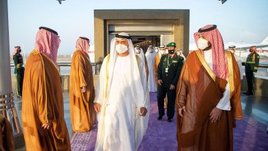 Mohammed bin Salman receives Mohamed bin Zayed upon arrival in Jeddah