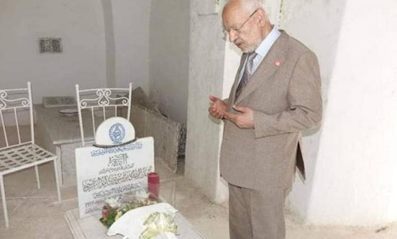Ghannouchi visits Essebsi's grave, desperate attempt to win sympathy