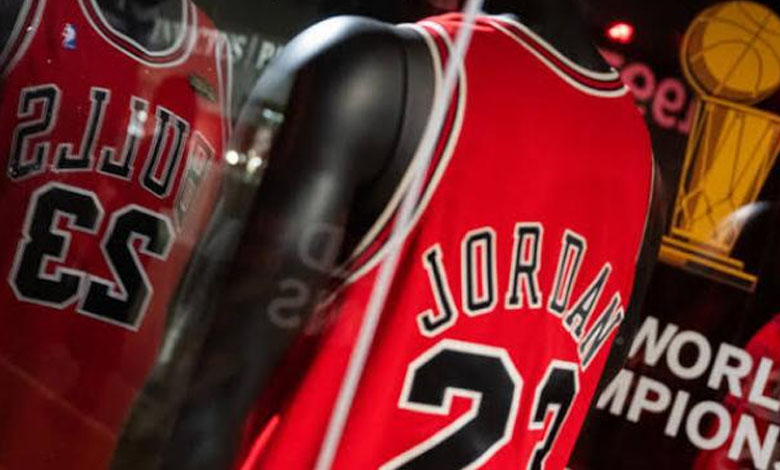 Basketball: Michael Jordan's jersey sold for a record sum