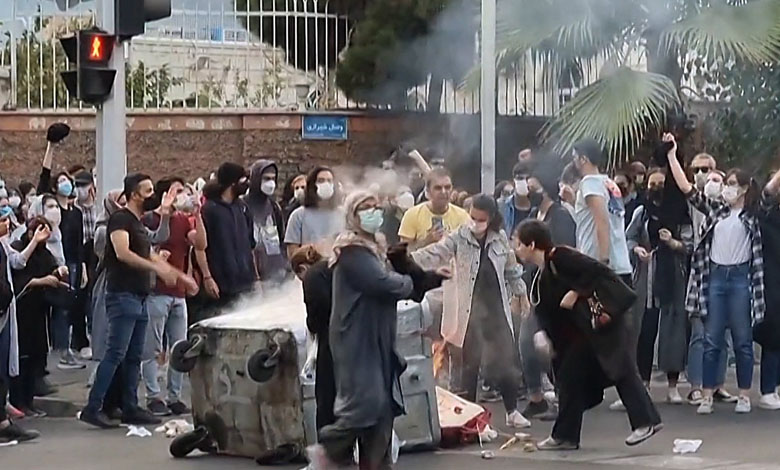 In an attempt to control the protests... Iran blackmails the international community and arrests foreigners