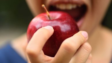 One apple per day to avoid illness: info or intox?