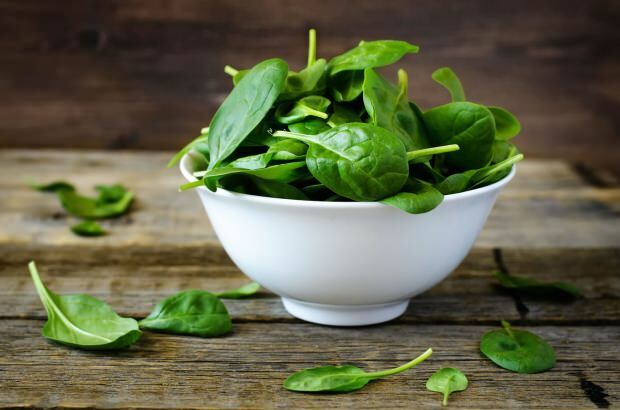 Spinach poisoning causes hallucinations, illnesses after chemical contamination