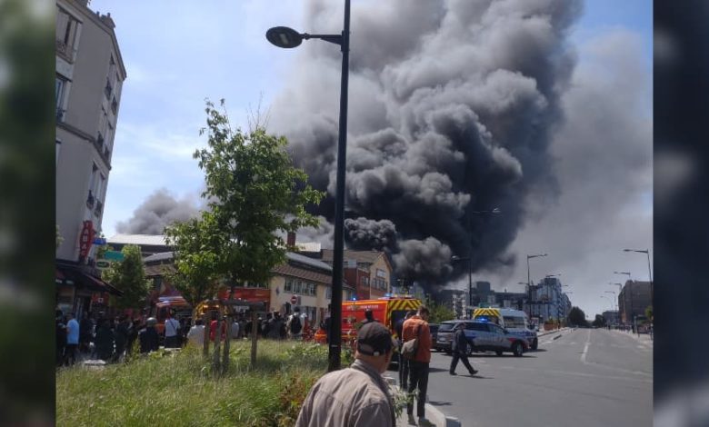 A warehouse fire broke out late Tuesday morning in Seine-Saint-Denis. A warehouse fire broke out late Tuesday morning in Seine-Saint-Denis. Smoke is visible from the capital. A fire is underway this Tuesday