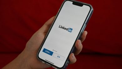 LinkedIn closes its app in China