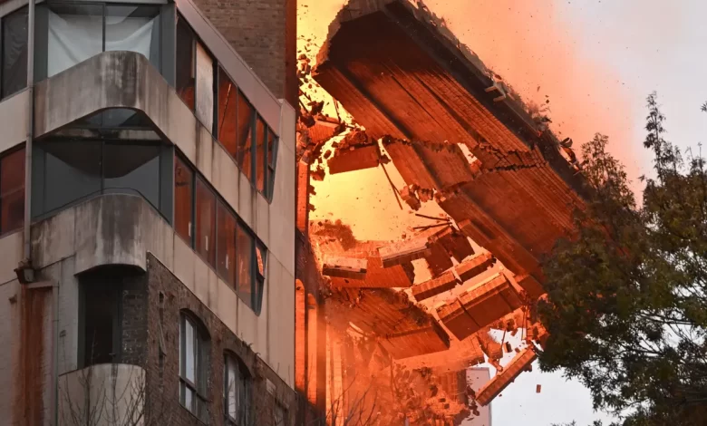 Sydney- A spectacular fire wreaks havoc on a seven-story building!