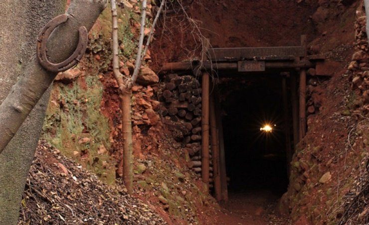 30 people found dead in abandoned South African mine