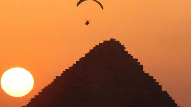 Flying over the pyramids... a dream come true thanks to paragliding.