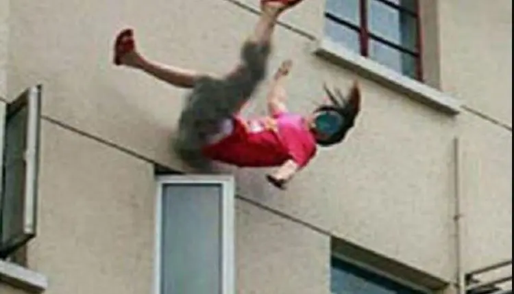 An Egyptian woman threw her daughter from the second floor for the "strangest reason"