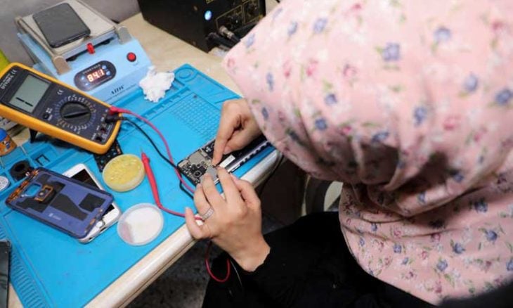 To Protect Privacy- Palestinian Woman Masters Mobile Phone Repair