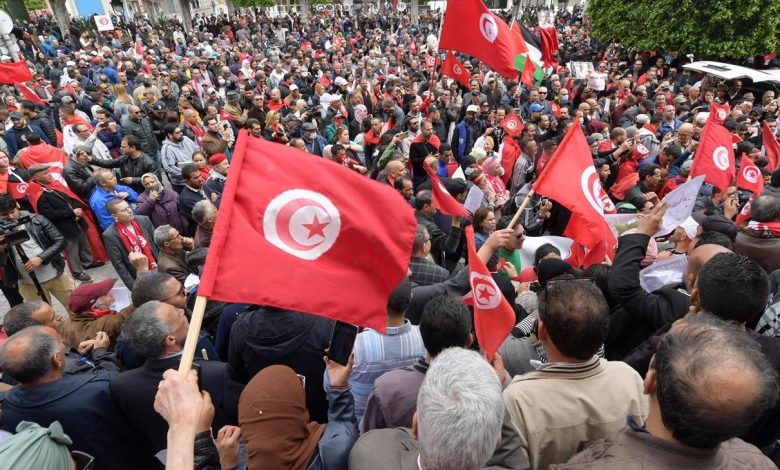 A demonstration in Tunisia demands cleansing institutions from the Brotherhood 