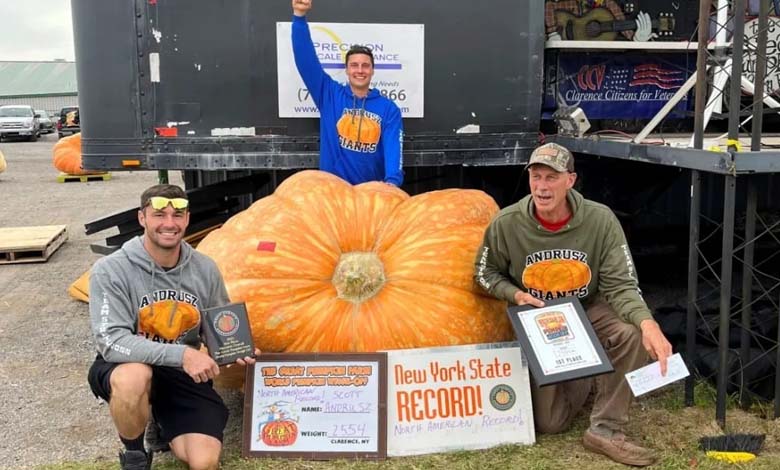 Une citrouille géante bat des records - Quel était son poids ?