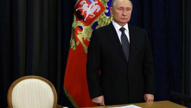 A journalist competes with Putin for the presidency under the slogan "Toughness versus Gentleness"