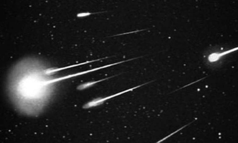 Perseids every minute... Meteor shower illuminates the region's sky 