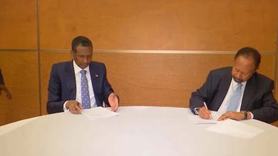 Hamdok insists on the "Addis Ababa track," while the "exchange of shelling" ignites Khartoum