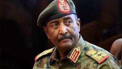 Al-Burhan declares his rejection of external mediation to stop the war in Sudan 