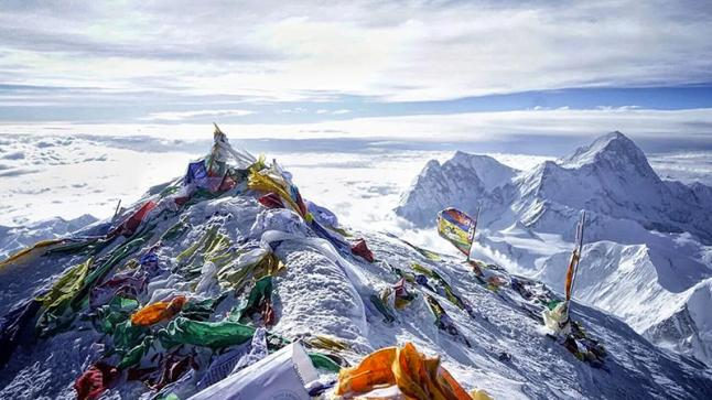 Pictures: Everest from the highest peak in the world to the largest garbage dump 