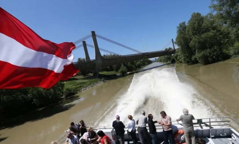 11 Injured After Tourist Ship Collides with Wall on the Danube River in Austria