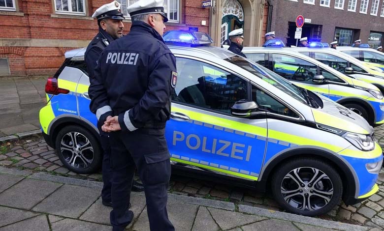 "No Pants"... Bavarian Police Protest by "Stripping"