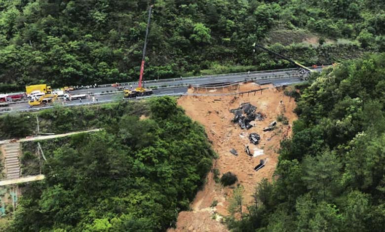 36 Killed in Road Collapse in Southern China