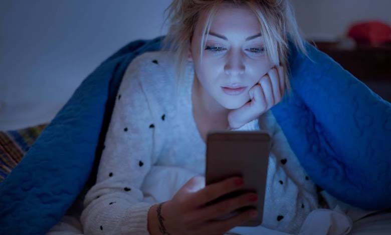 Phones and Lack of Sleep: "Surprising" Information About Blue Light