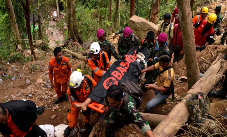 Indonesia: Search for Missing Resumes After Gold Mine Collapse