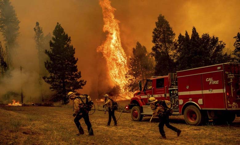 Intense efforts to contain raging wildfire in California