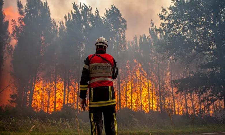 Massive Fire Engulfs City in Southern Italy... Thousands of Tourists Evacuated