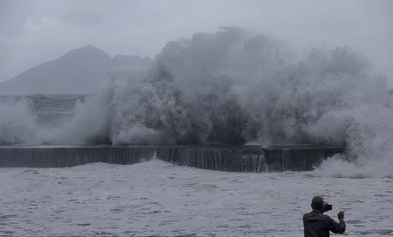 Taiwan Suspends Activities and Cancels Flights in Preparation for Typhoon Koinu