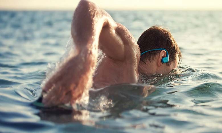 New technology allows swimming enthusiasts to listen to music underwater