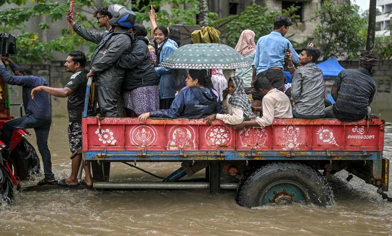 Evacuation of Around 1.1 Million People in India Ahead of Cyclone "Dana"