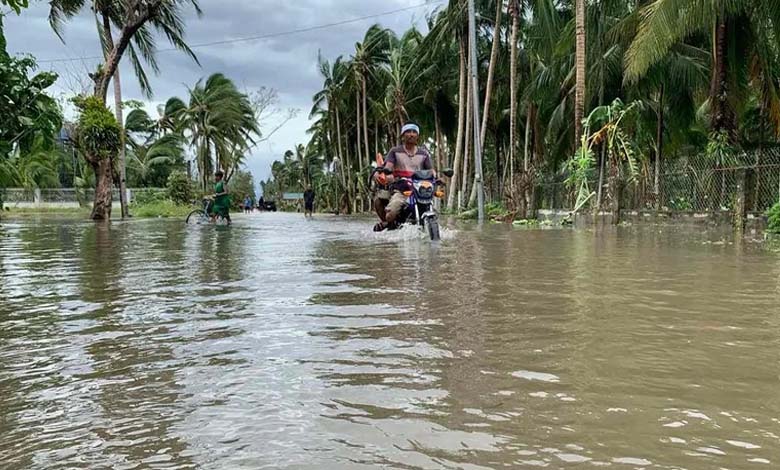 After a series of storms, Typhoon Toraji sweeps through the Philippines