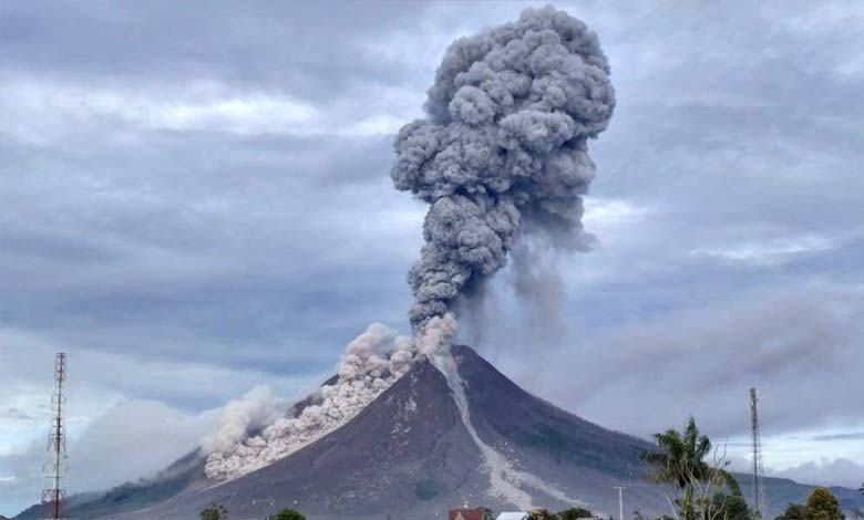 New Volcanic Eruption Causes Flight Cancellations in Bali