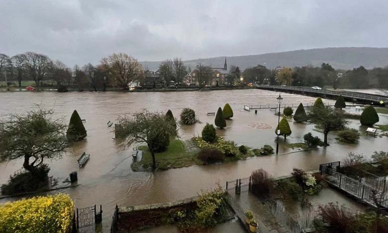 "Weather Bomb": Warnings as Storm "Eowyn" Approaches Britain