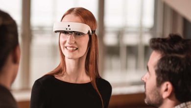 "See and Hear": Smart Glasses Help the Hearing-Impaired Avoid Embarrassment