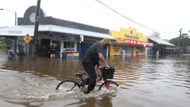 One Dead and Thousands Evacuated as Floods Sweep Through Northern Australia