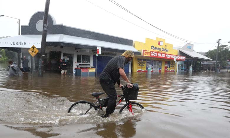 One Dead and Thousands Evacuated as Floods Sweep Through Northern Australia