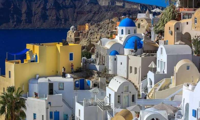 The Tremors Won’t Stop… Thousands Continue to Flee Santorini, Greece