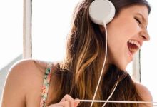 WHO Warns Against Earphones: One Billion Young People at Risk