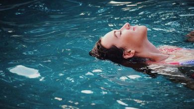 Expert Warns of Devastating Effects of Swimming with Contact Lenses