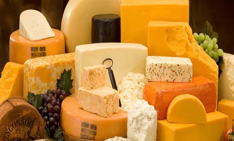 Plastic invades dairy products: cheese takes the spotlight