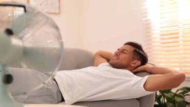 Does sleeping with a fan pose a risk to heart health?