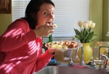 Eating While Standing: A Modern Habit with Hidden Effects on Digestion and Health