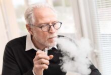 Even after forty, quitting smoking reduces the risk of dementia