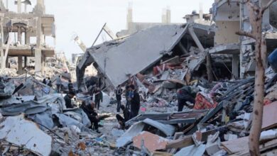 Massive destruction as thousands of displaced Palestinians return to Gaza