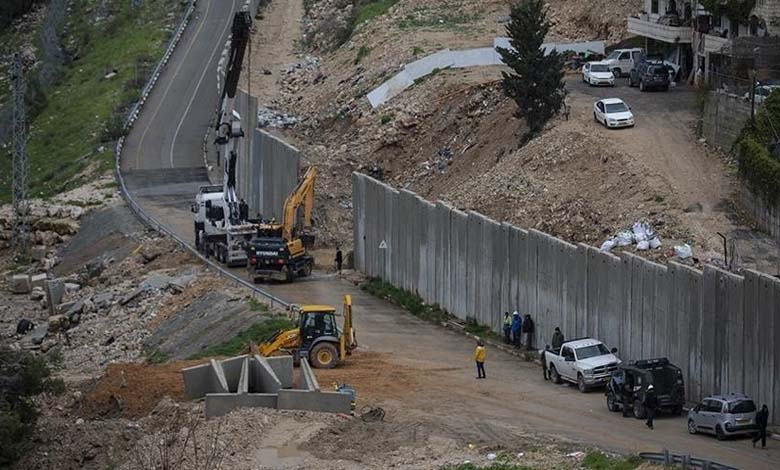 Israel builds a concrete wall in southern Lebanon, a new violation
