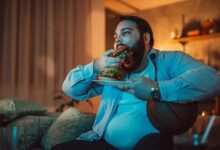 Why should you eat dinner earlier in winter?