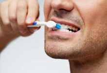 How does cleaning your teeth help prevent dementia?