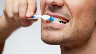 How does cleaning your teeth help prevent dementia?